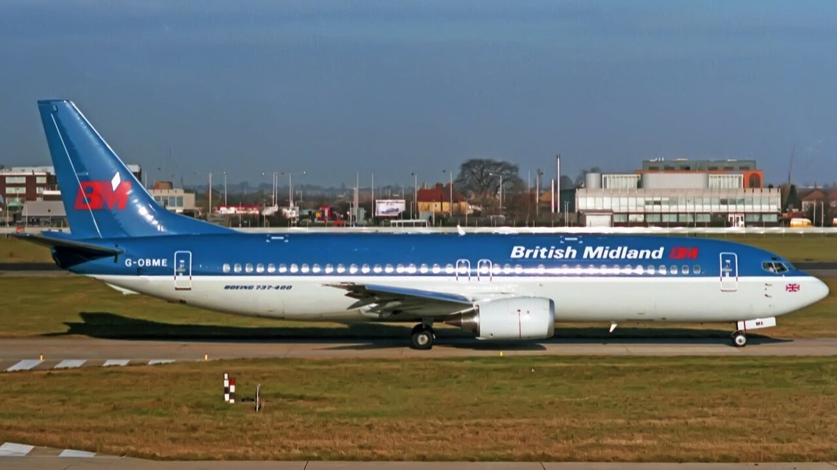 Тот самый Boeing 737-4Y0, 2 месяца до