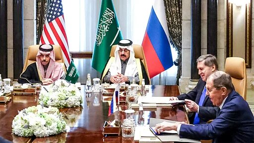 Подпись к видео,Начало переговоров США и России в Эр-РиядеPlay video, "Начало переговоров США и России в Эр-Рияде", Продолжительность 0,3900:39