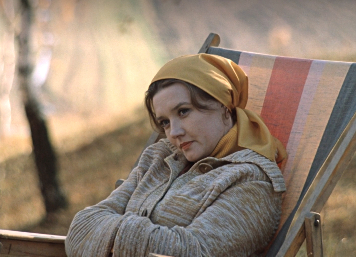 Кадр из кинофильма "Москва слезам не верит", 1979 г., режиссер Владимир Меньшов, сценарист Валентин Черных, композитор Сергей Никитин (скриншот)