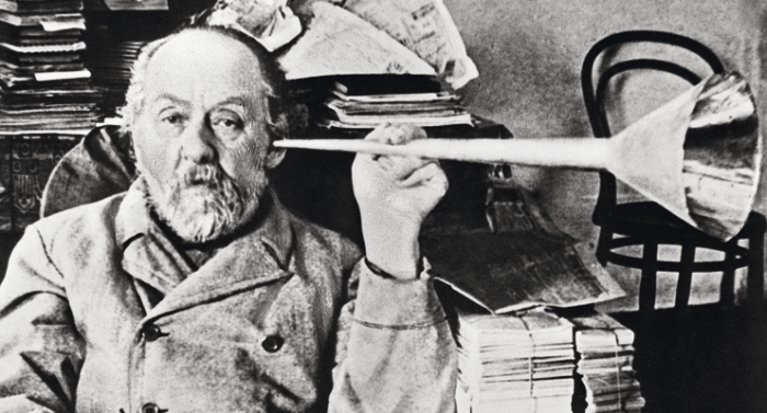 С детства страдал глухотой. / Фото: www.psyh.ru