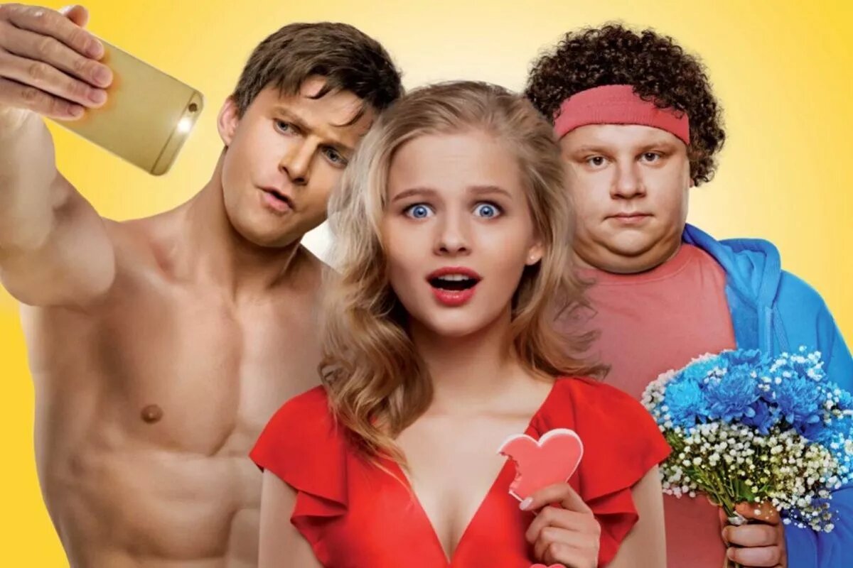 Для роли в спортивной комедии актриса Александра Бортич набрала 20 кг, но потом скинула благодаря диете и тренировкам.
Фото: Кадр из фильма «Я худею», 2018 год.