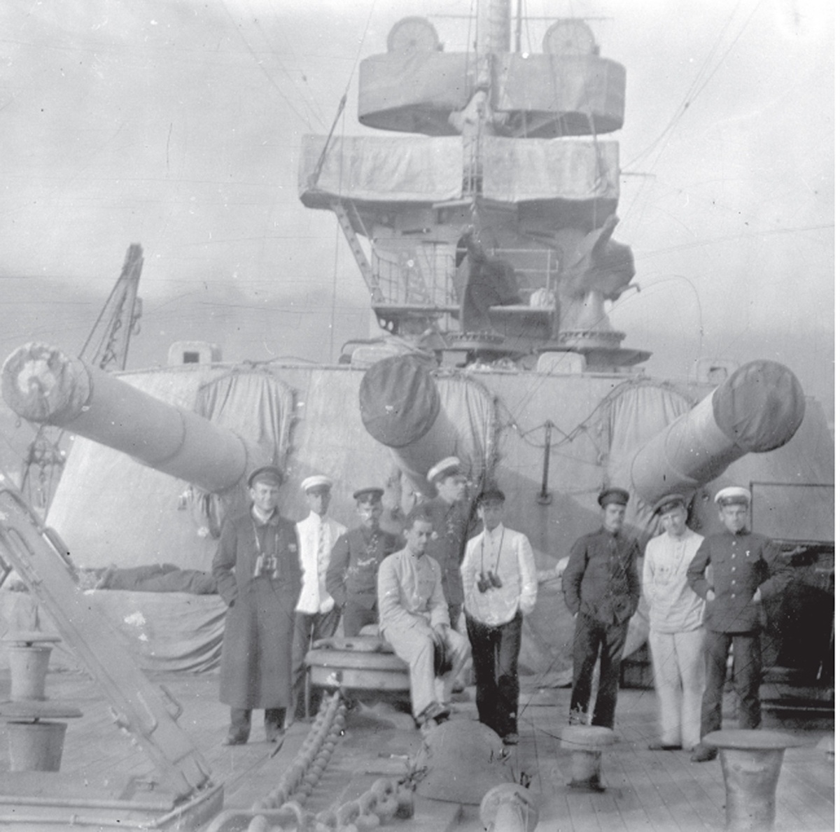 Команда у носовой башни линкора «Свободная Россия». Июнь 1918г. Фото из открытых источников