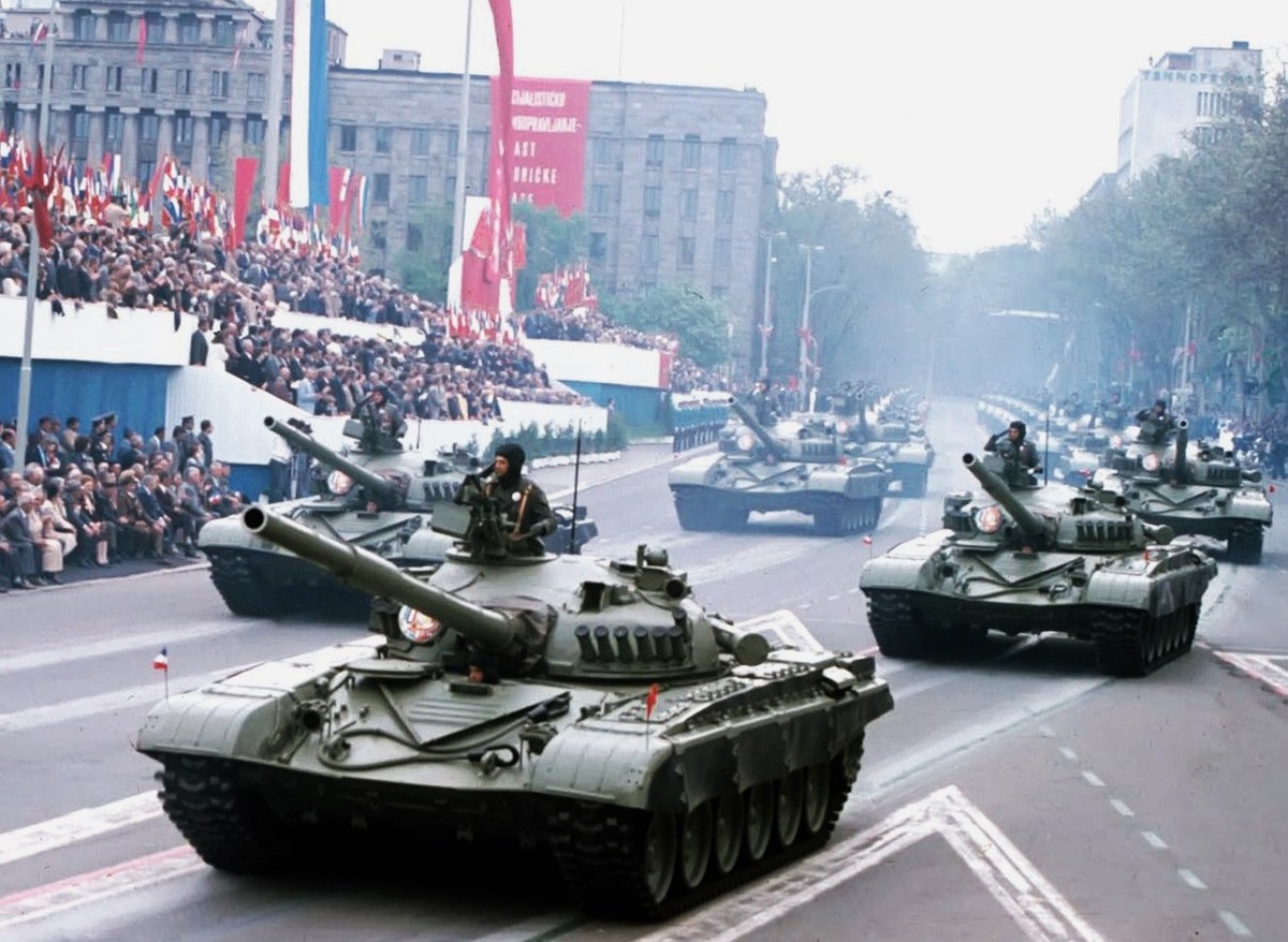Танки Т-72М на параде в Белграде 9 мая 1985 года.                                                                                                  Фото: mod.gov.rs