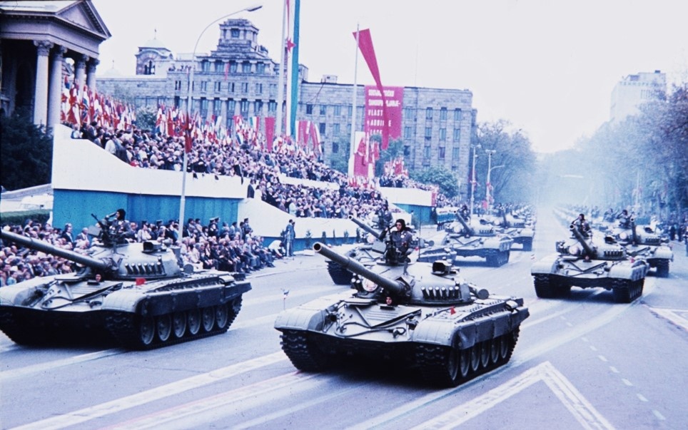 Танки М84 ранних выпусков на том же параде.                                                                                     Фото: mod.gov.rs