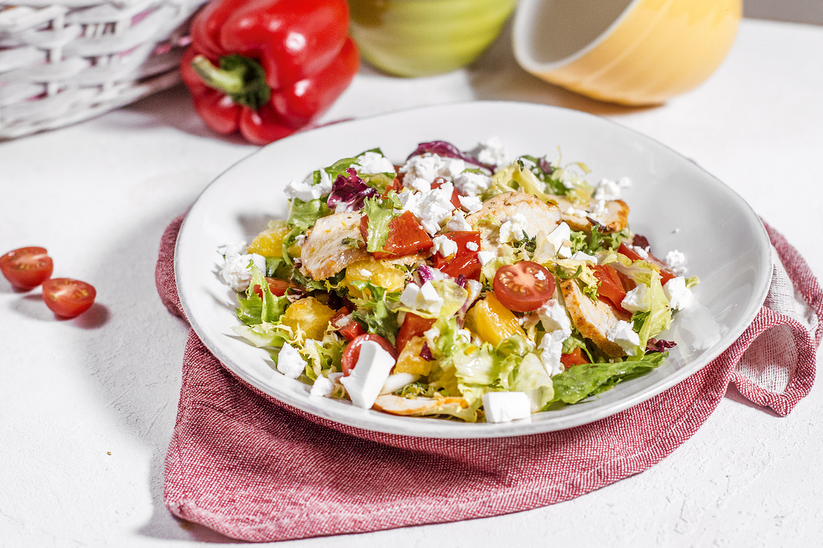 Салат Комотини с курицей, брынзой, апельсинами и сладким Чили