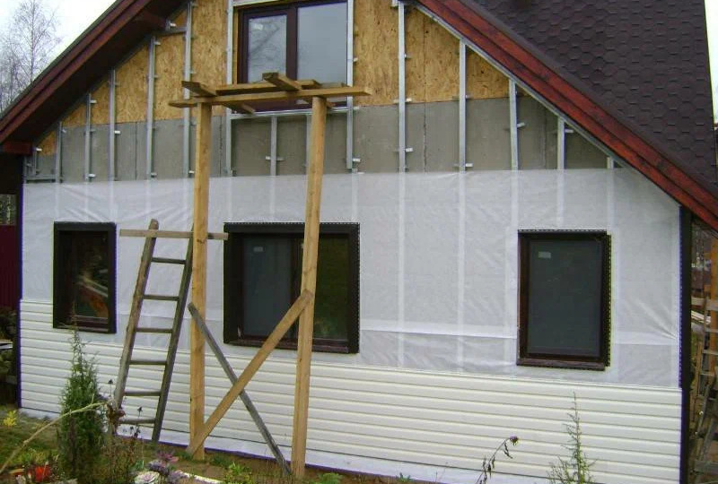 Ошибки при утеплении деревянного дома: материалы, которых стоит избегать