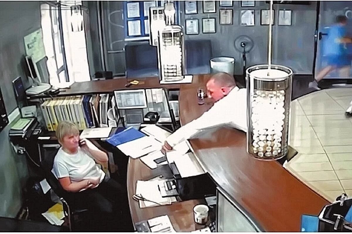    Пьяный Андрей Махов ворвался в загородный клуб, где были дети.