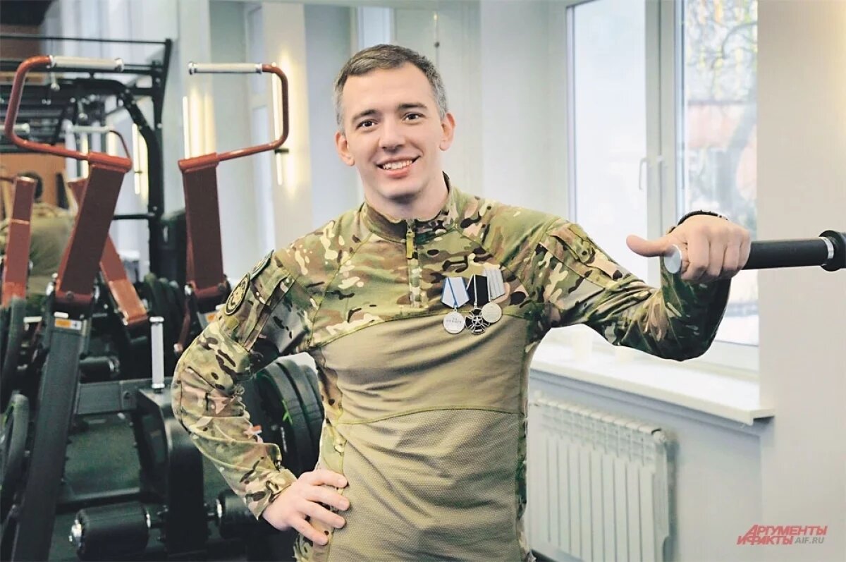    Иван Бакай участвовал в боях за Бахмут, после ранения стал наставником для ребят в Едином центре поддержки участников СВО и членов их семей.