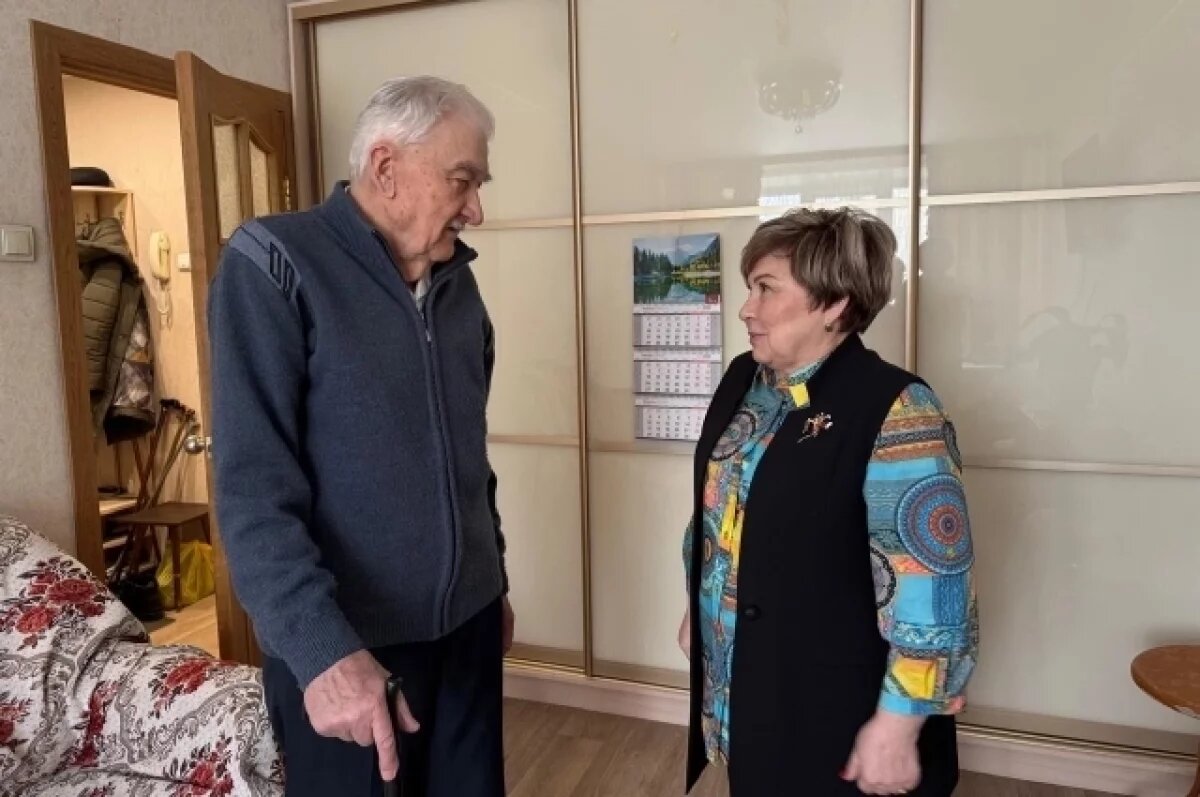    Спикер парламента Камчатки навестила ветерана, человека-легенду