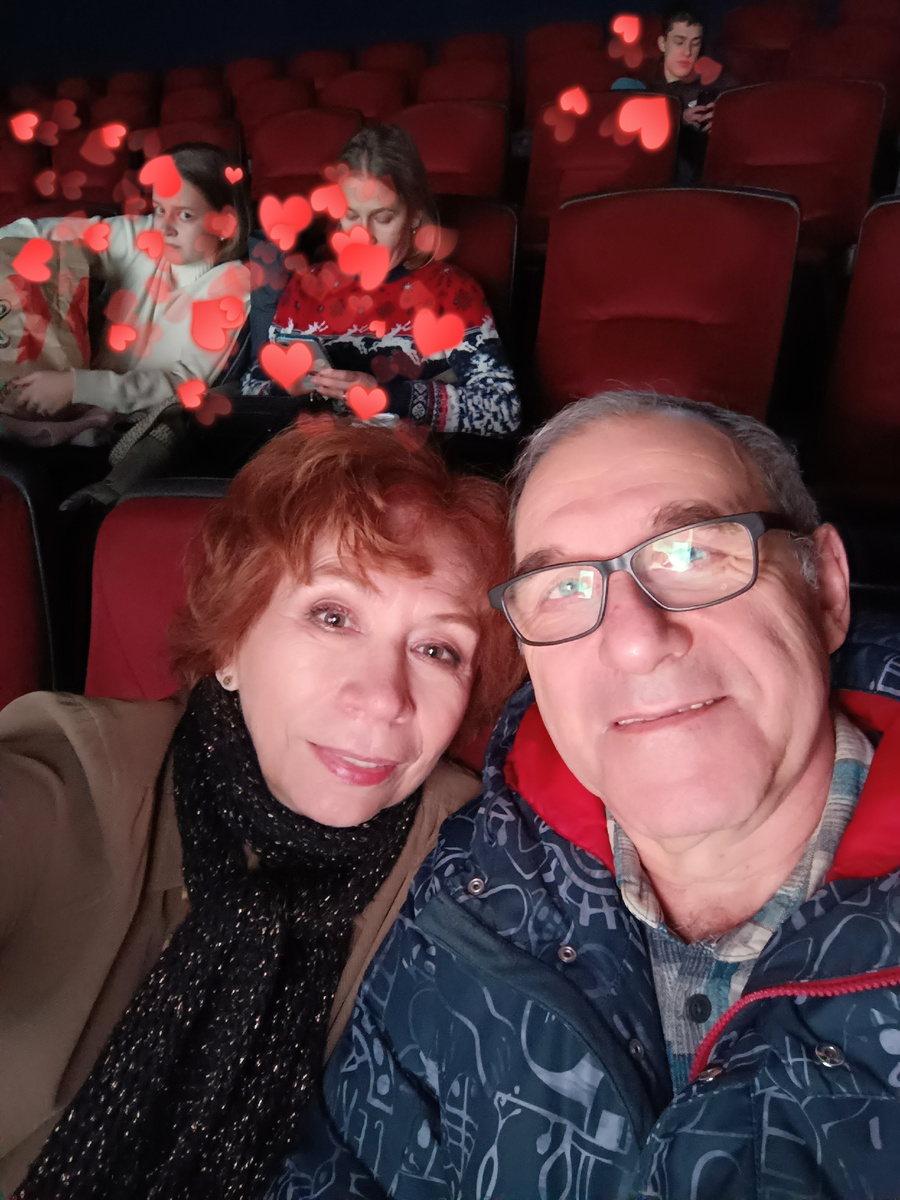 В кинозале. Сэлфи