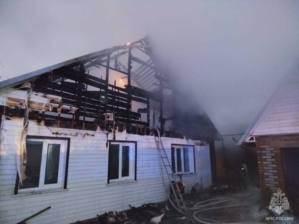    Пожар в Благовещенке. Источник: t.me/mchs_altkray