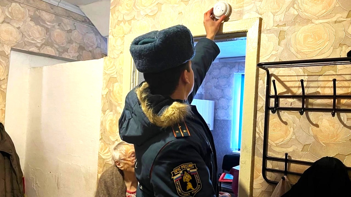    Ветеранам в Югре установили пожарные извещатели