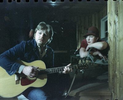    Затем Антонов поступил в музыкальное училище и собрал оркестр, который выступал в местном ДК. После окончания училища отправился по распределению работать в минскую музыкальную школу, но быстро понял, что ему ближе эстрада, и стал солистом-инструменталистом в Белорусской государственной филармонии / Legion-Media