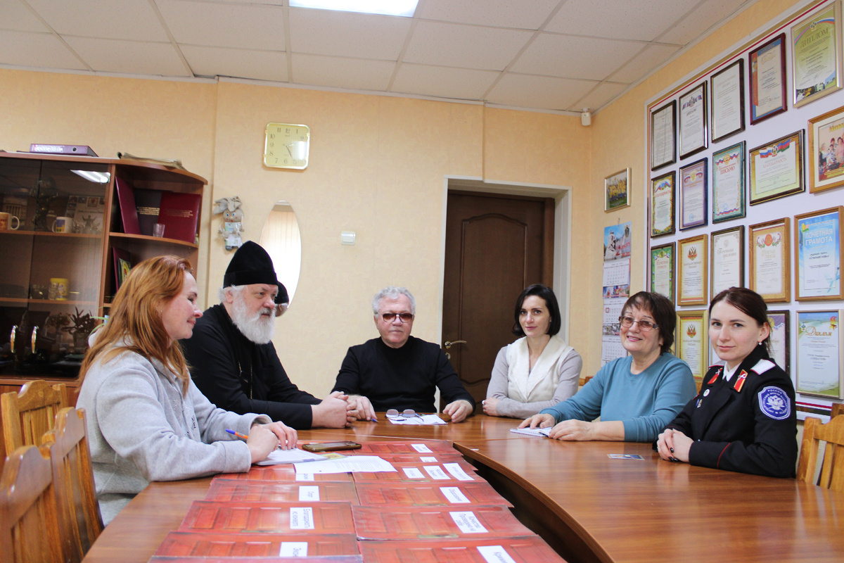 Участники открытого диалога в редакции газеты "Степная Новь"