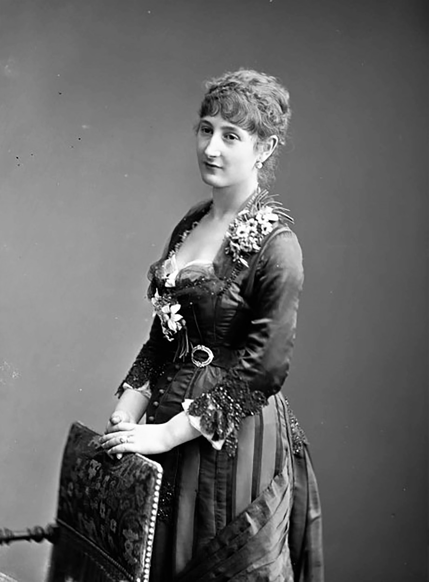 Виржини Амели Готро, в девичестве Авеньо (Virginie Amélie Avegno Gautreau) родилась 29 января 1859 года в Новом Орлеане, штат Луизиана, США. Фотография 1878 года
