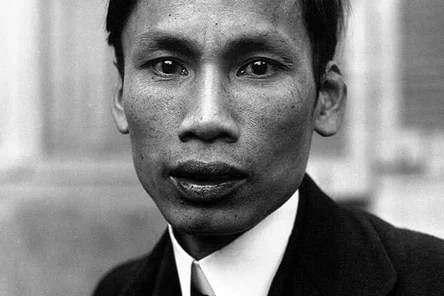 Нгуен Шинь Кунг  в молодости. Фото с сайта https://24smi-org.turbopages.org/turbo/24smi.org/s/celebrity/4888-kho-shi-min.html