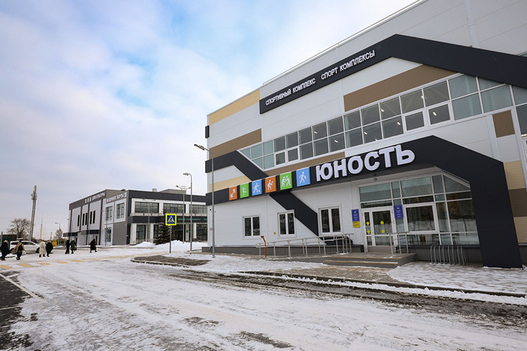   К годовой сессии Лаишевского района приурочили открытие сразу двух крупных объектов в селе Габишево — универсального спортивного зала «Юность» и офиса МФЦ