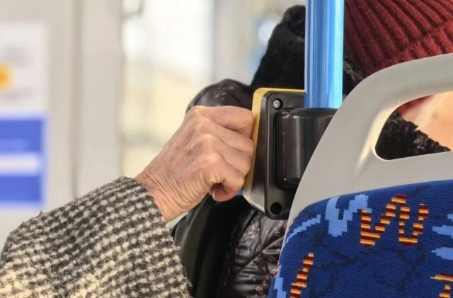    Оплачивать проезд в трамвае можно только безналичным способом. Фото:  АиФ/ Анастасия Григорьева