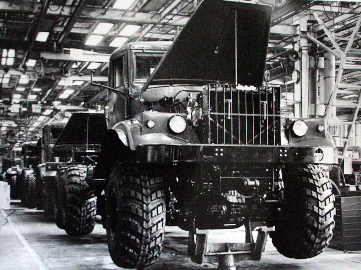 КрАЗ-255 на конвеере