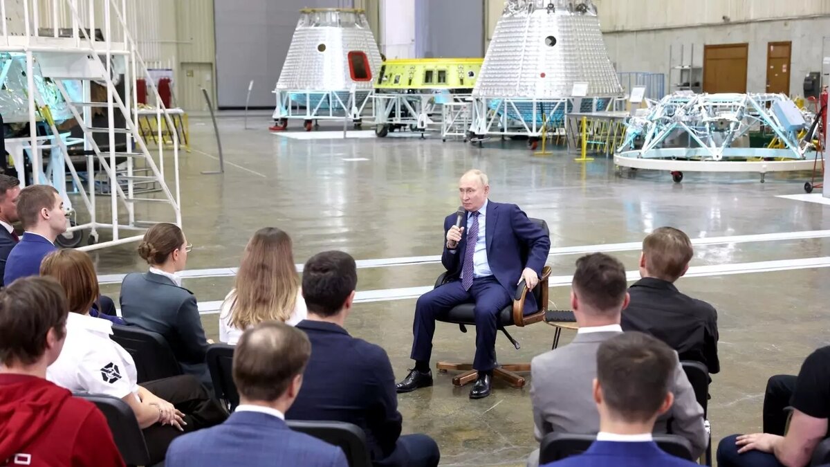 Владимир Путин на площадке РКК «Энергия». Фото: Холдинг «Российские космические системы»