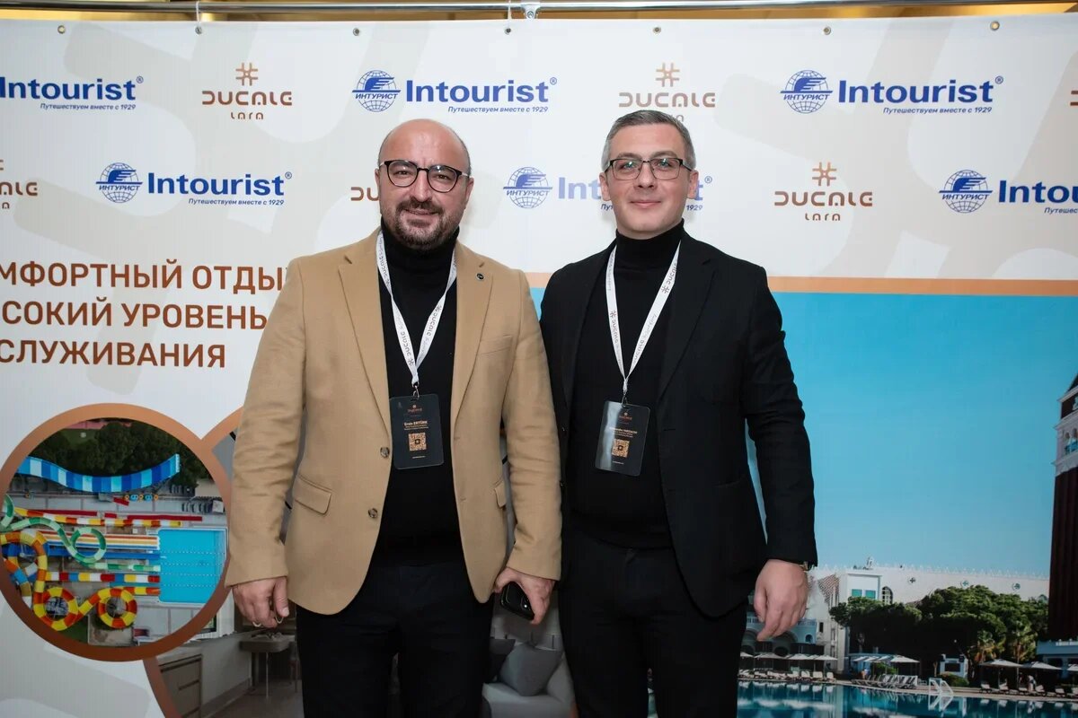    Слева директор по продажам и маркетингу Эрсин Эртюрк. Фото: Анна Петракова для туроператора "Интурист"