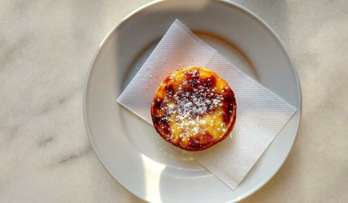     Новый культовый десерт: почему все помешались на паштел-де-ната?