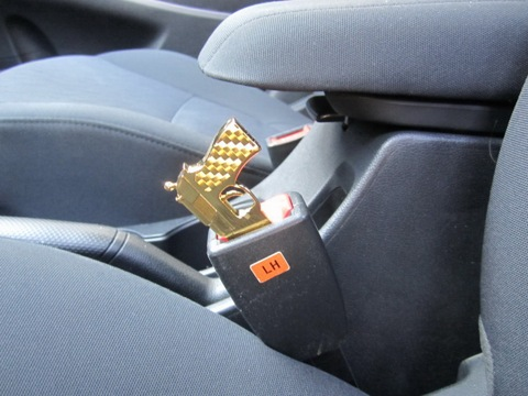 Заглушки для ремней безопасности законодательно не запрещены.