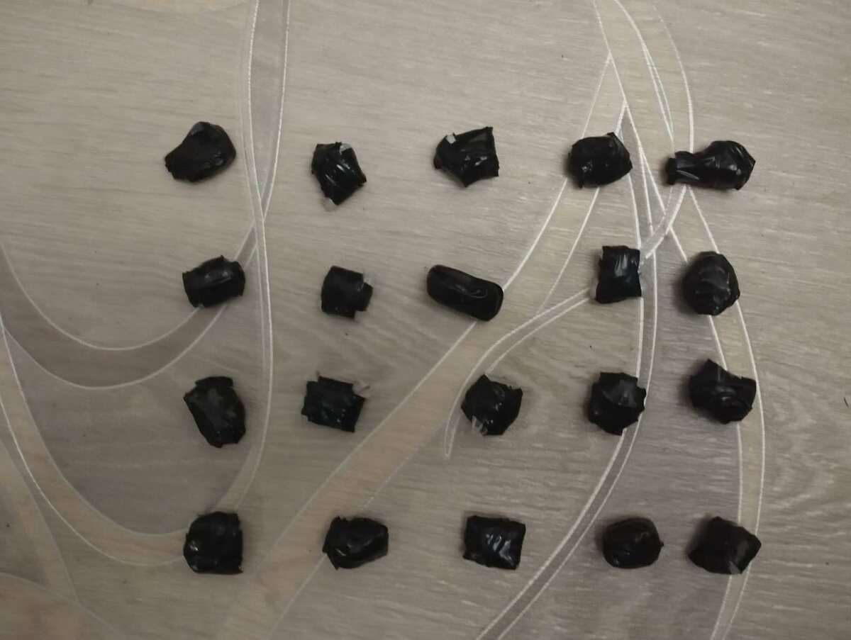     В Оренбурге у подростков изъяли 40 свёртков с наркотиком Оренбуржье
📷    В Оренбурге у подростков изъяли 40 свёртков с наркотиком Оренбуржье
