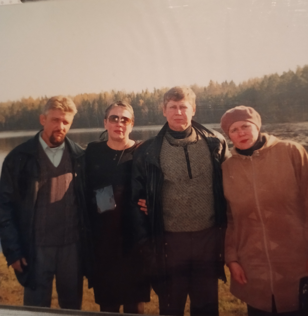 Фото из семейного альбома. Мы с Женей в центре.
