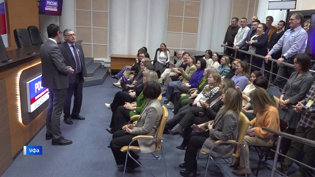    Высокая награда и встреча с коллективом ГТРК "Башкортостан": как прошел визит Рифата Сабитова в Уфу