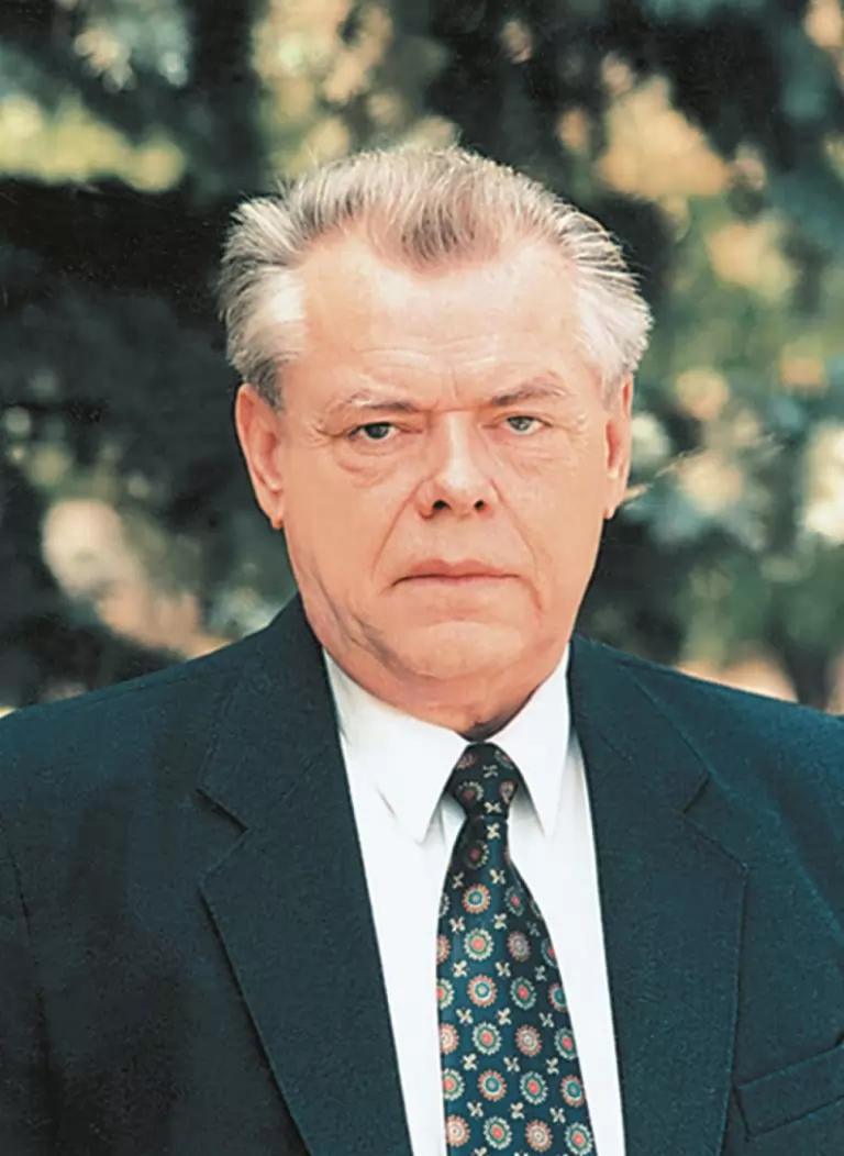 Вита́лий Бори́сович Смирно́в (13 апреля 1937, Сталинград, РСФСР — 25 января 2019, Подмосковье, Российская Федерация) — советский российский учёный, доктор филологических наук, профессор, Заслуженный работник высшей школы Российской Федерации, исследователь русской журналистики и литературы, критик и писатель