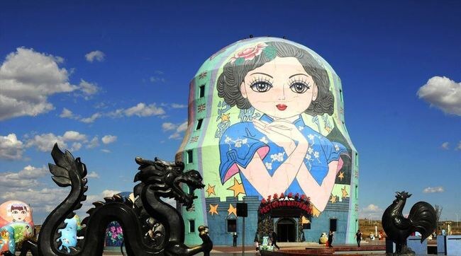 Поле матрешек внесено в книгу рекордов Гиннеса. Фото с сайта turizm.ru.