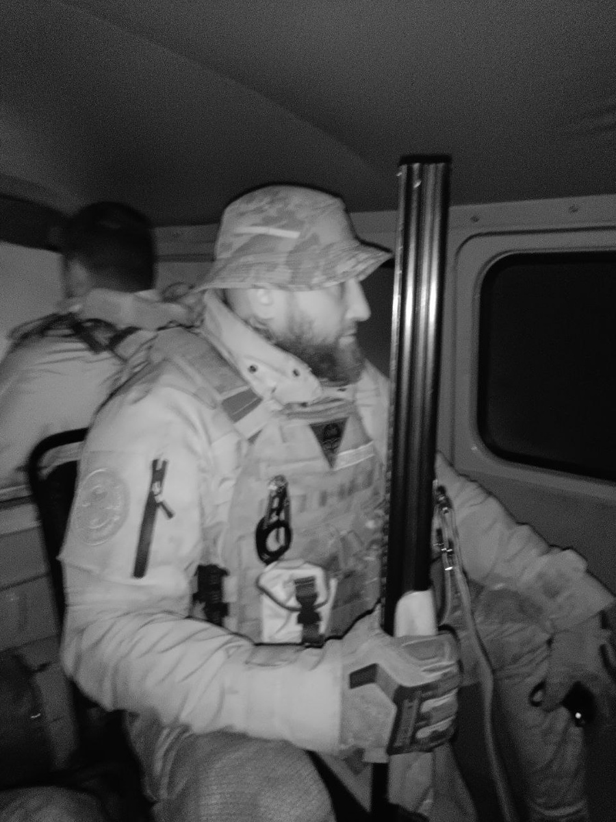 Обратите внимание, как подсумок без ИК-ремиссии выделяется на фоне бронежилета Воевода 14/23, который имеет ИК-ремиссию