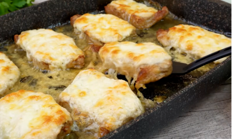 Золовка держала рецепт этого мяса в секрете и готовила только по праздникам: Мясо "Чиполлино"