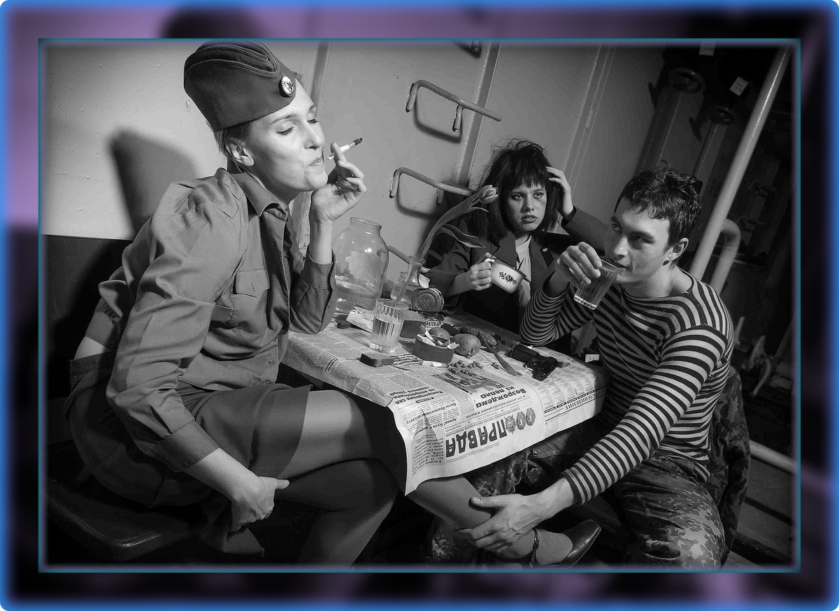 Вот так вот представляют любяще-ревнующие жёнушки своих защитничков на службе...