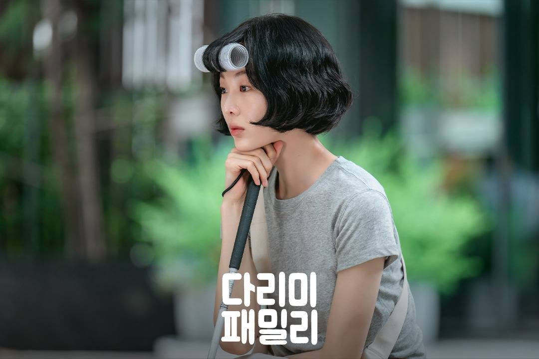 Кадр из дорамы "Железная семья"