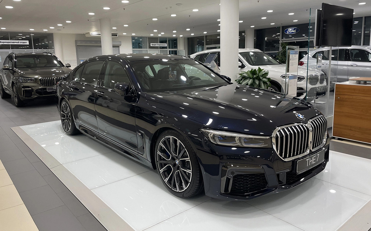 Autonews📷Салон продаж автомобилей BMW