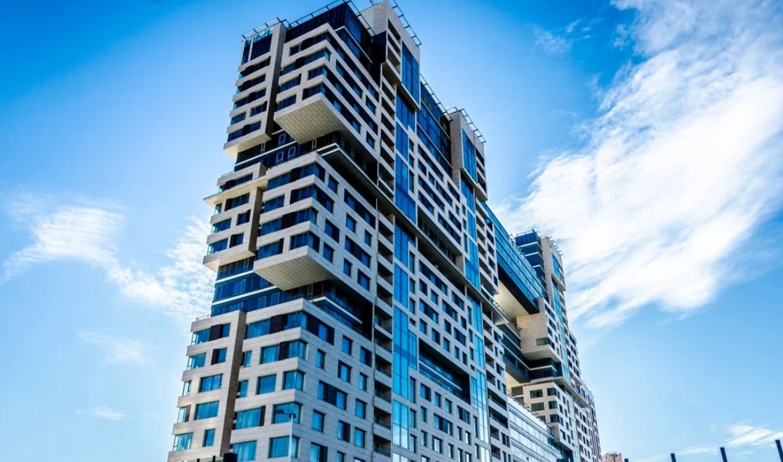 Versis. Проект с самой необычной архитектурой в Ломоносовском районе, правда, в своё время изестный московский долгострой