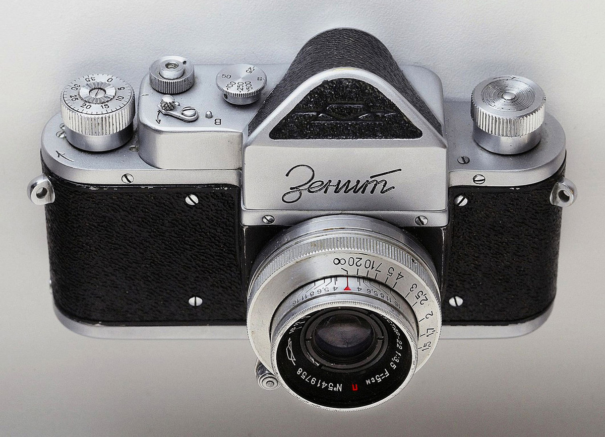 Один из первых «Зенитов» с просветлённым объективом «Индустар-22»