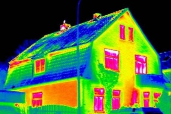 Через окна зимой из дома уходит на улицу очень много тепла