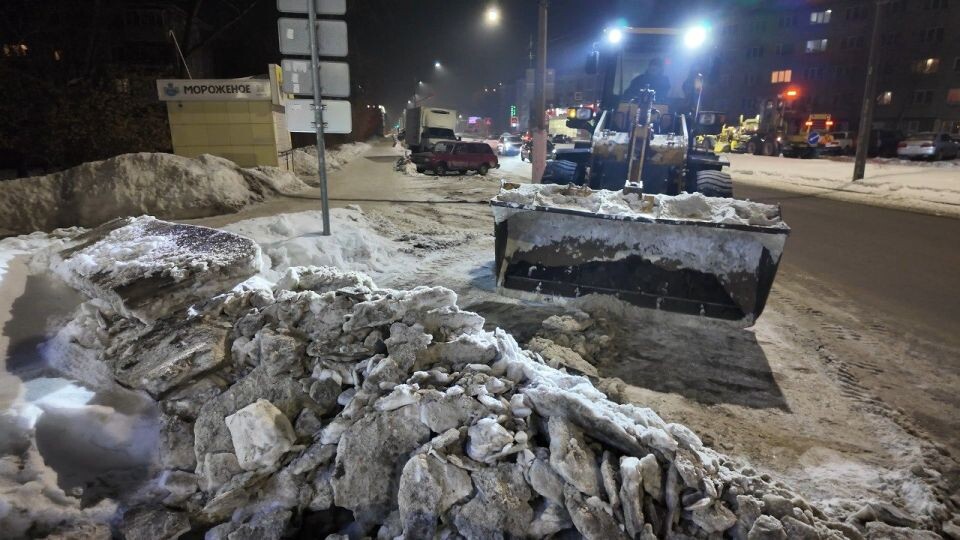    Уборка парковок в Барнауле. Источник: barnaul.org