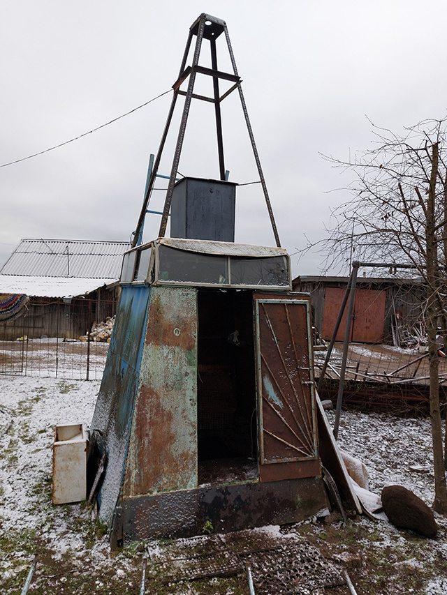 Собственник участка оборудовал геодезический пункт в душ. Так нельзя