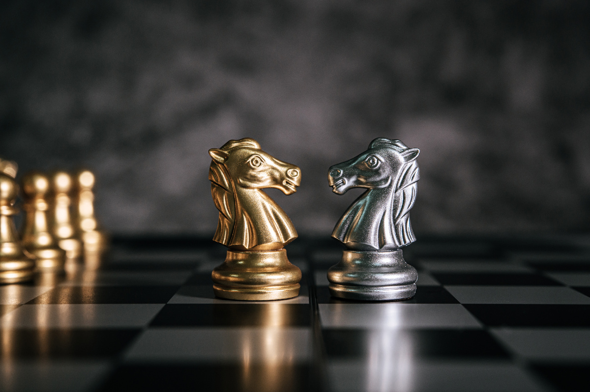 <a href="https://ru.freepik.com/free-photo/gold-silver-chess-chess-board-game-business-metaphor-leadership-concept_6170428.htm#fromView=search&page=1&position=1&uuid=6e0b6c8e-23a4-43f3-b36d-febc1ad3bafe&query=%D0%BA%D0%BE%D0%BD%D0%BA%D1%83%D1%80%D0%B5%D0%BD%D1%82%D1%8B">Изображение от jcomp на Freepik</a>