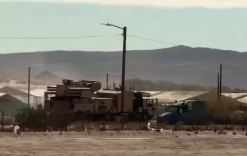 Не так просто разглядеть, но это "Панцирь" в Национальном учебном центре в Форт-Ирвине. Кадры из соцсетей