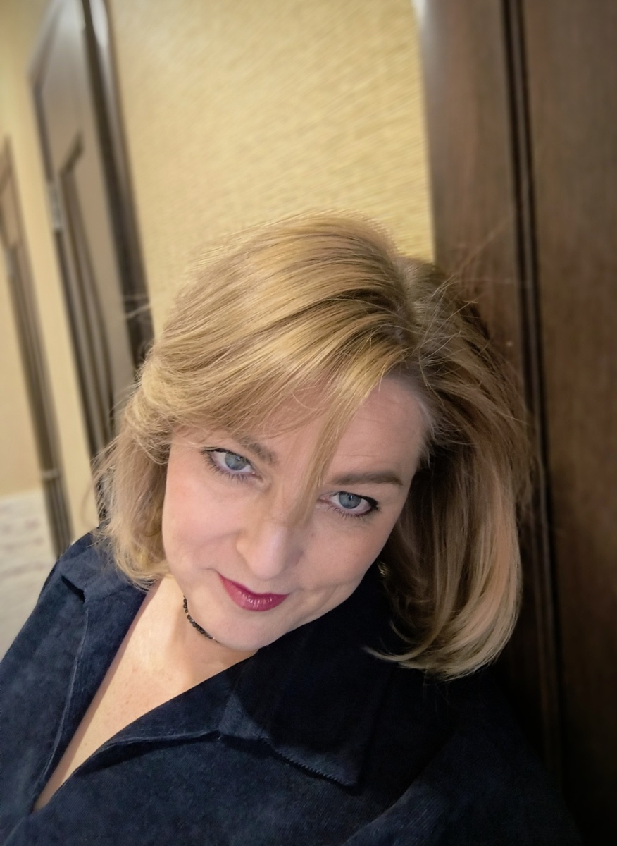 Могу и поплакать и покричать и поплясать и песню спеть... 