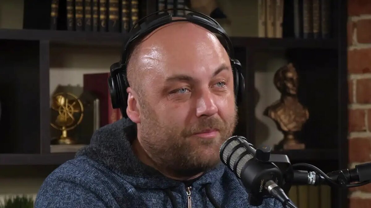    Лидер российского движения автомобилистов «Синие ведёрки» Пётр Шкуматов.