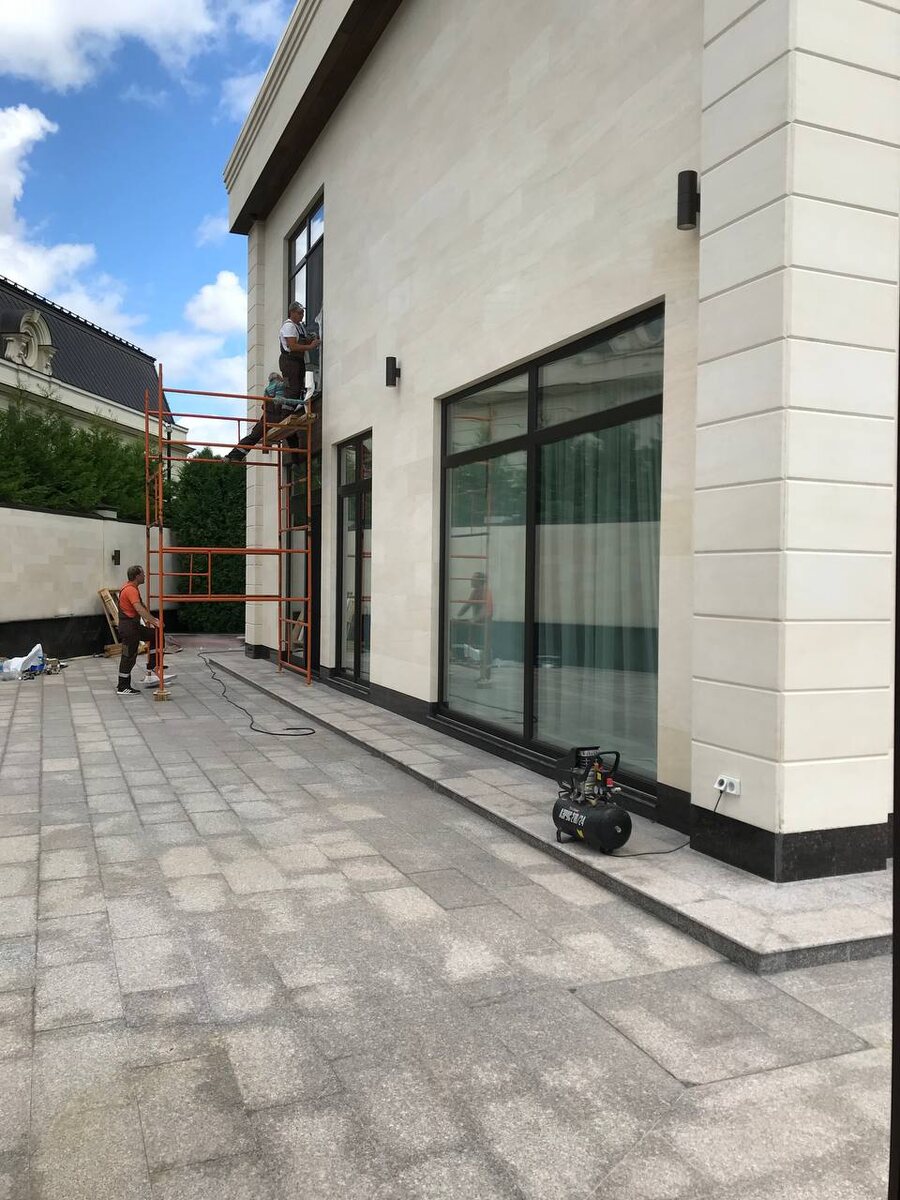 Реставрация дубовых окон с наружней стороны в коттедже Московской области 