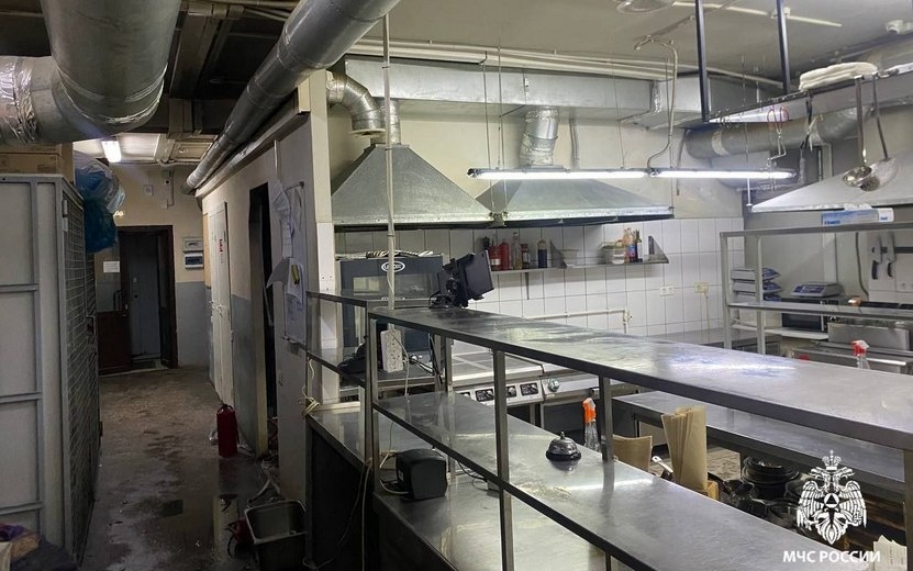    20 человек эвакуировали из бара в Ижевске из-за пожара