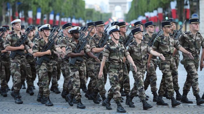 Армии европейских стран сегодня годятся в основном для парадов.