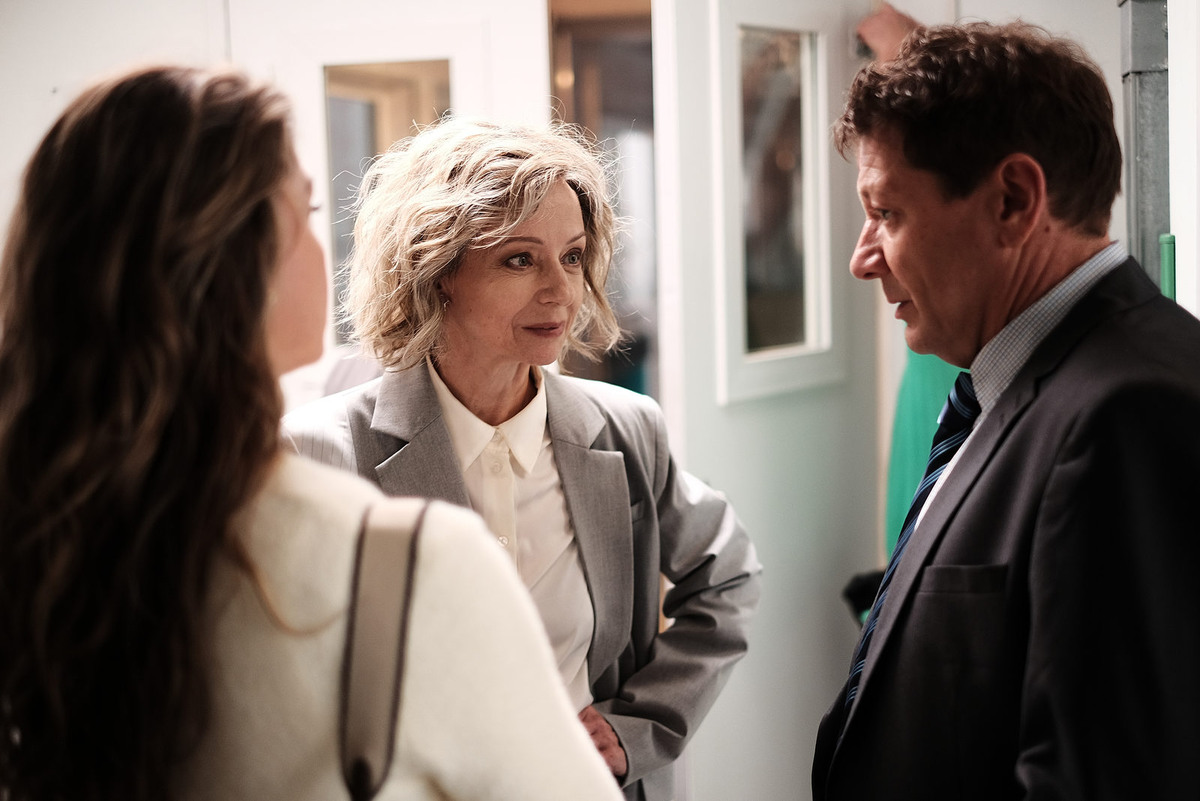 Кадр со съемок фильма "Дорогая, я больше не перезвоню". Фото: kino-teatr.ru